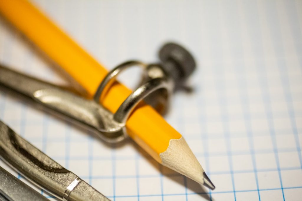 découvrez une sélection inspirante de suggestions d'écriture créative pour stimuler votre imagination, vaincre le syndrome de la page blanche et améliorer vos compétences rédactionnelles.