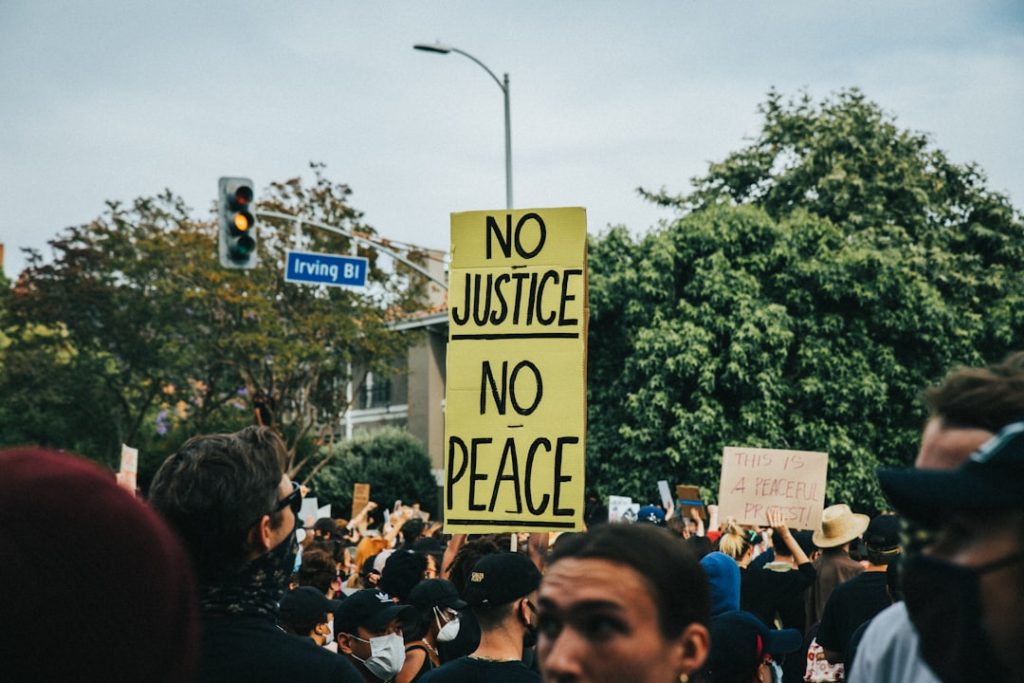 découvrez la communication non violente pour améliorer vos relations, favoriser l'écoute active et résoudre les conflits avec empathie et bienveillance.