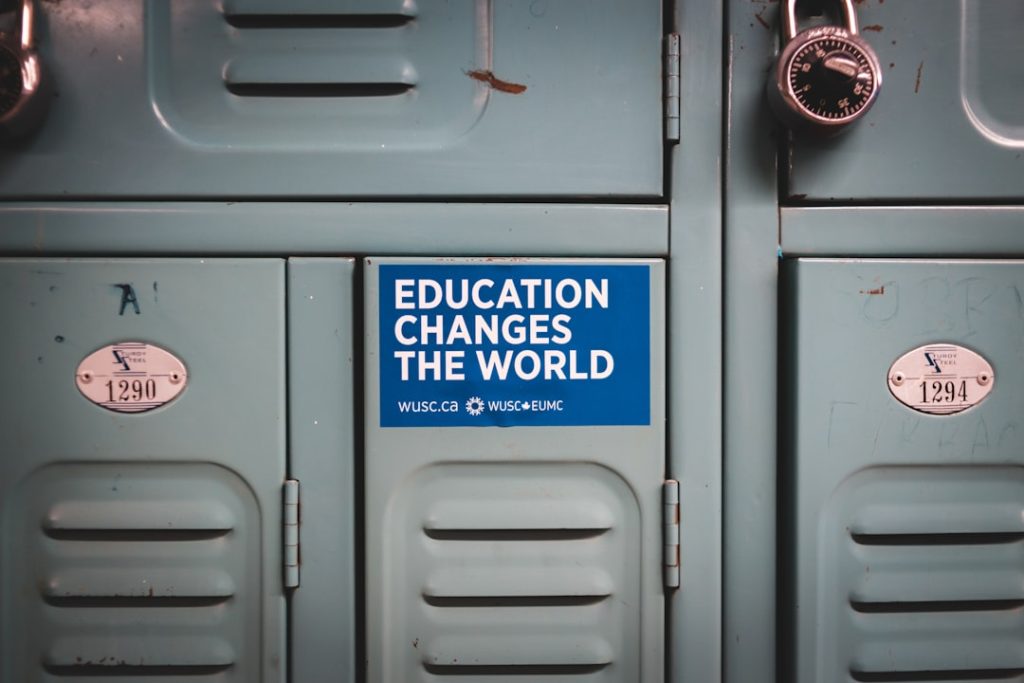 découvrez les enjeux et les perspectives de la réforme de l'éducation, visant à améliorer la qualité de l'enseignement et à mieux préparer les élèves aux défis futurs.