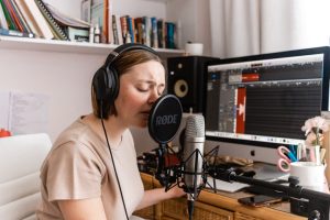 découvrez une sélection des meilleurs podcasts français pour apprendre, vous divertir et rester informé sur une variété de sujets passionnants.